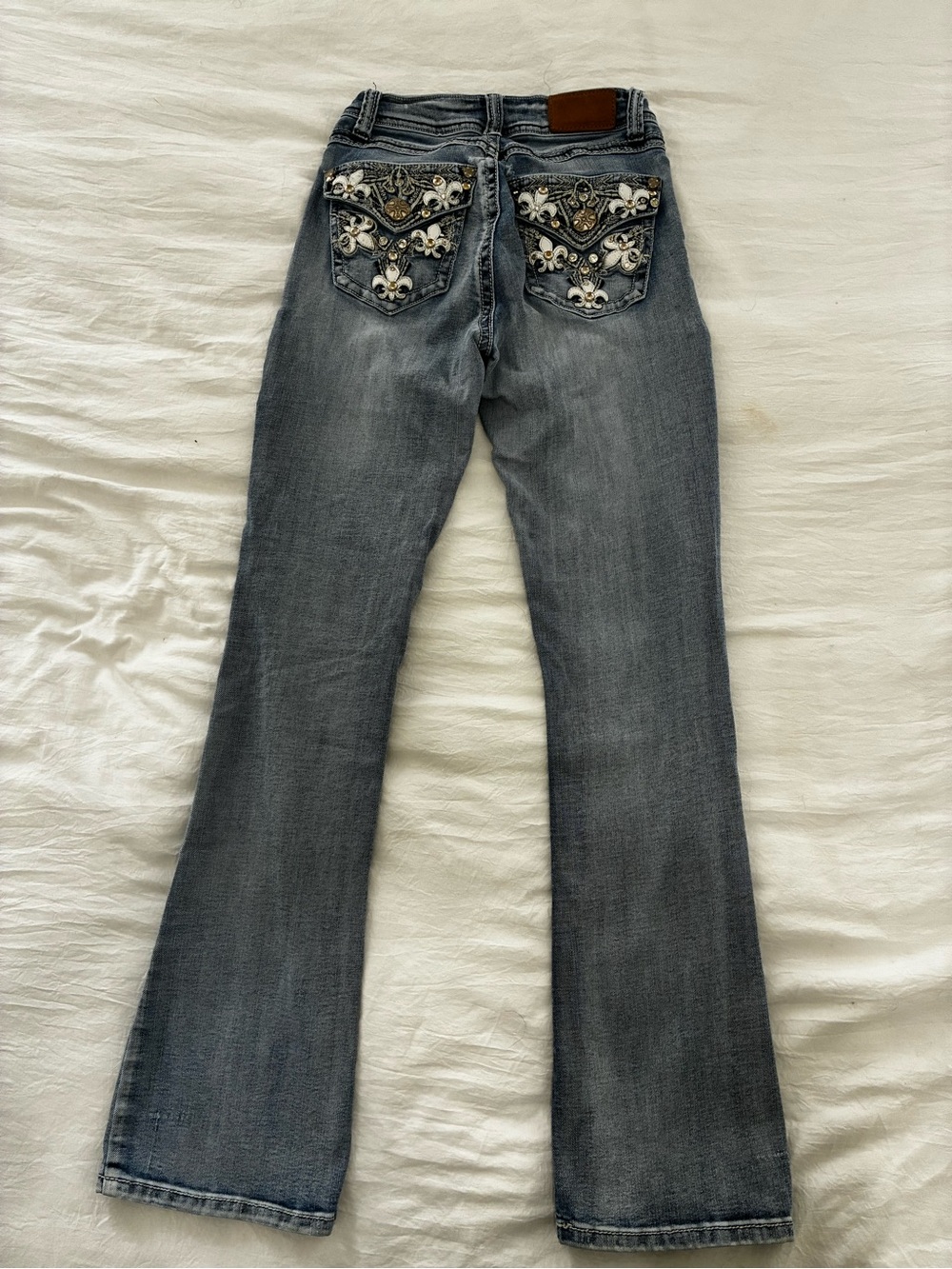 Embellished blue Flare Jeans with Decorative Back Pockets